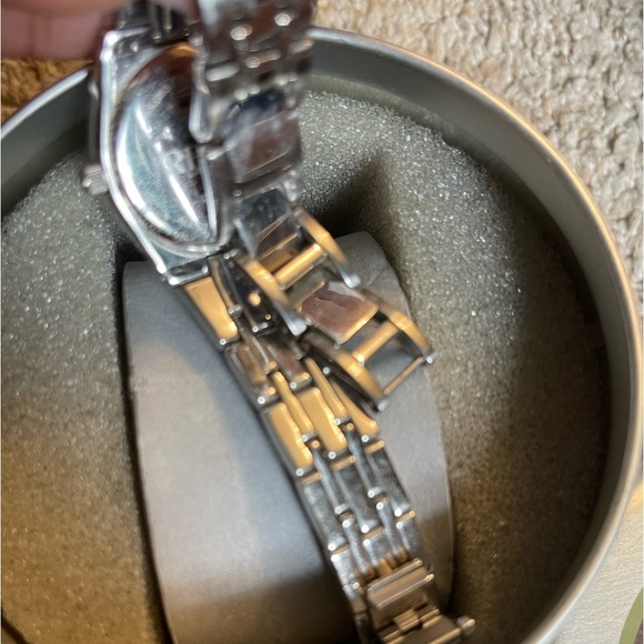 Relief women’s watch - Picture 4 of 5